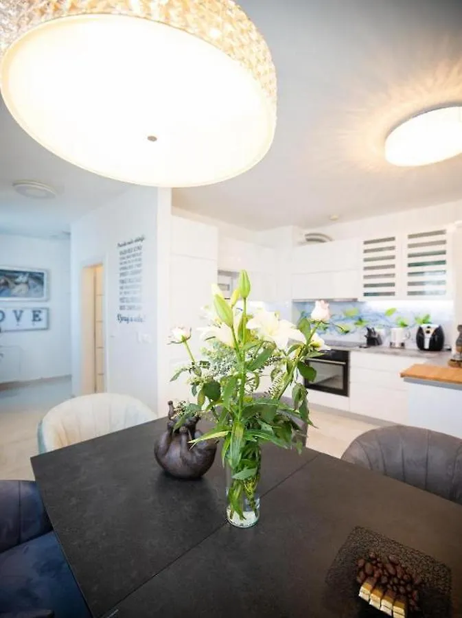 Tirkizni Val Apartment Zadar