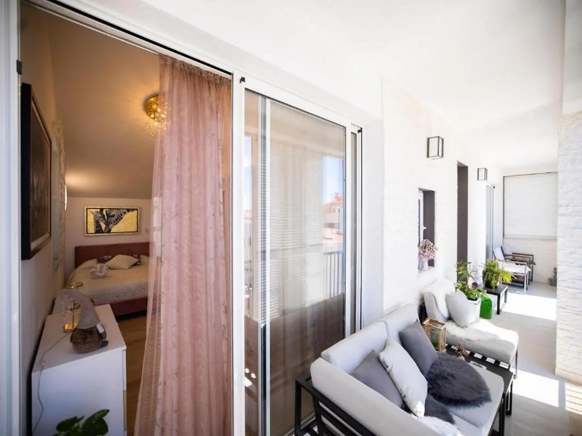 Tirkizni Val Apartment Zadar