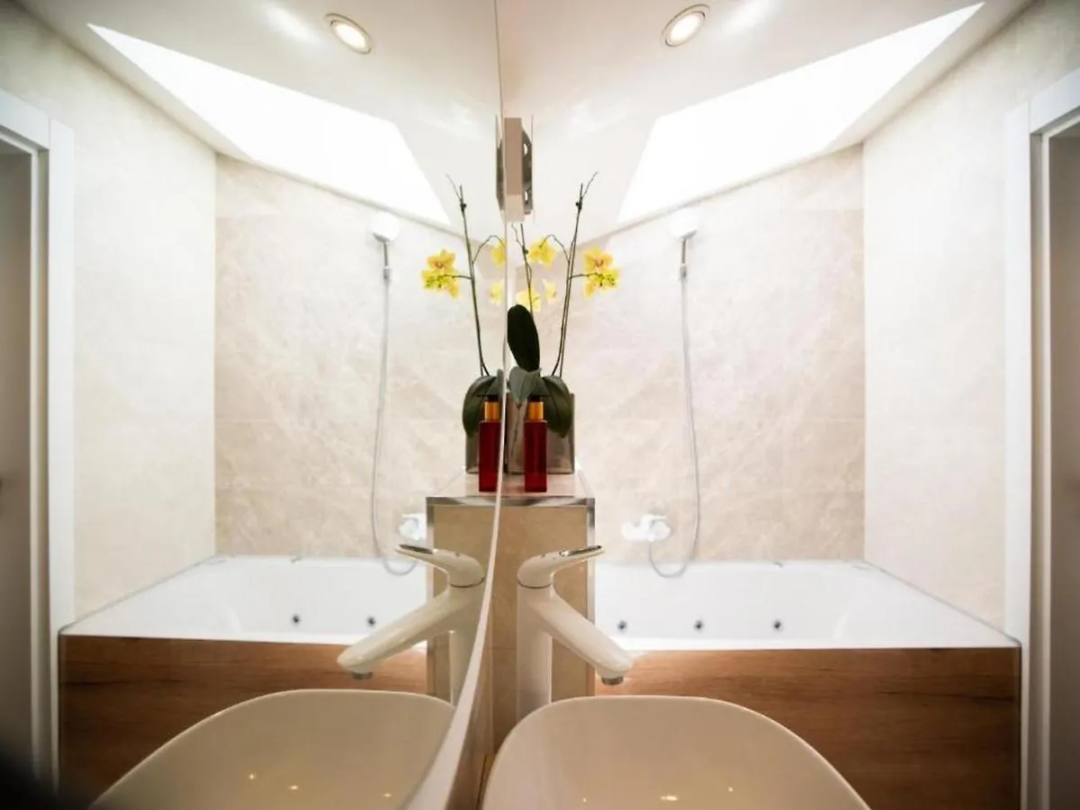 Tirkizni Val Apartment Zadar